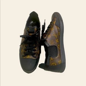 Louis Vuitton Brown Monogram Authentic Sneaker